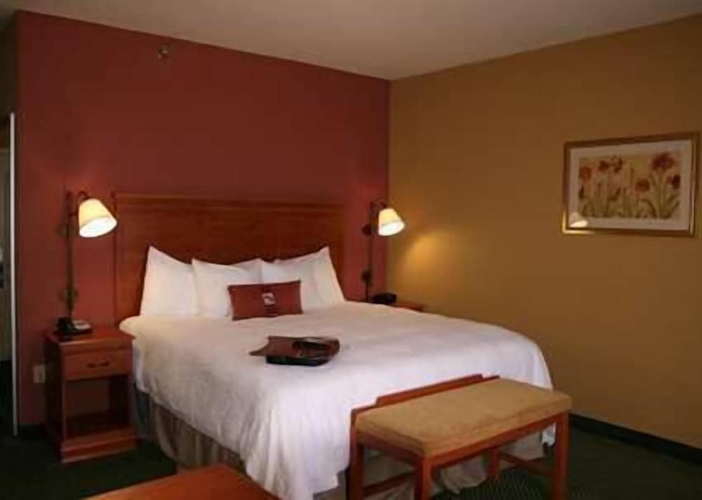 Hampton Inn Garden City - photo 3