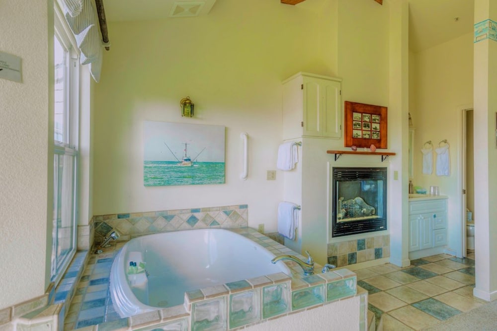 Captain's Inn at Moss Landing - photo 66