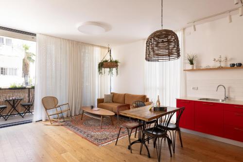 Carmel Market Deluxe Heart of Nahalat Binyamin 5m to Beach — 4-Star Luxury Hotel in Tel Aviv, Israel