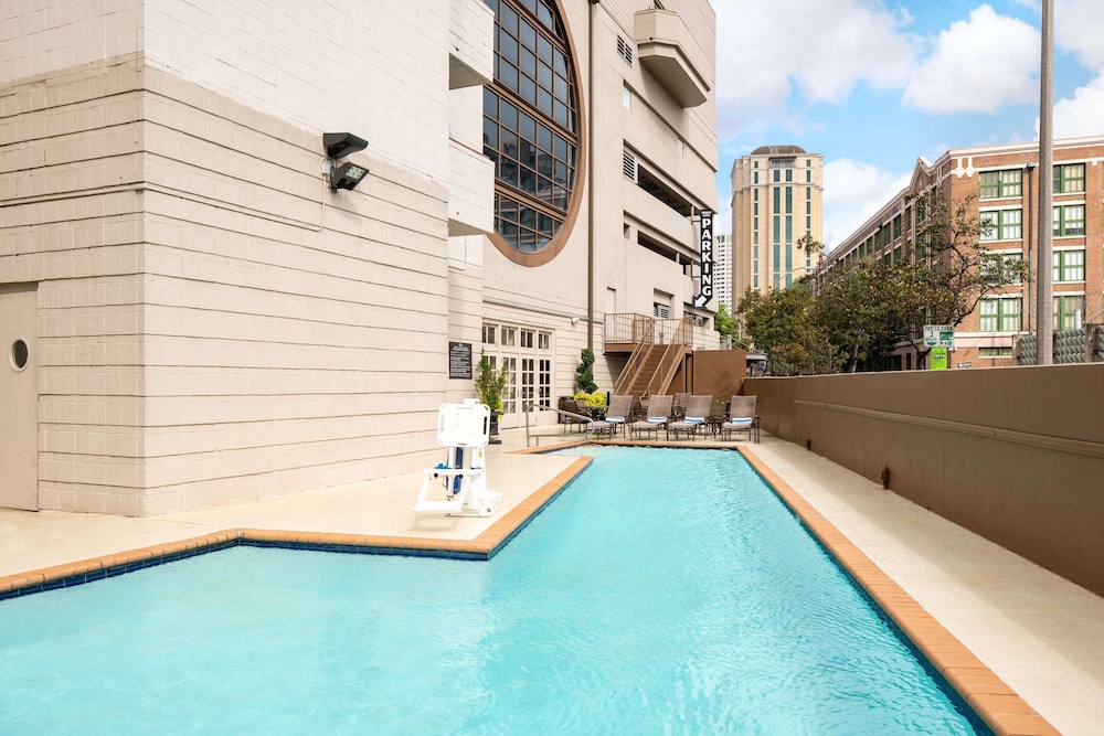 Embassy Suites by Hilton New Orleans - photo 37