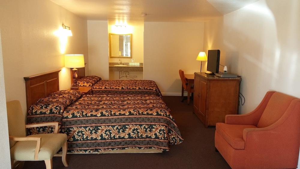 Country Regency Inn & Suites - photo 8