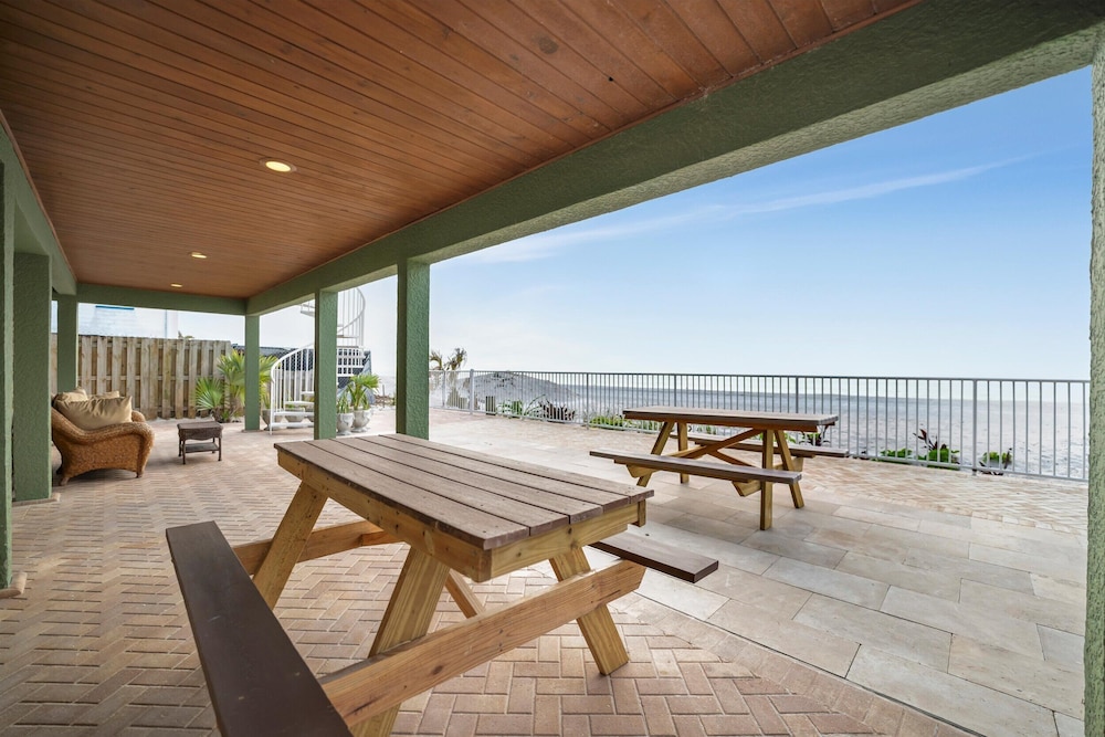 Stones Throw Beachfront Luxury Suites - photo 51