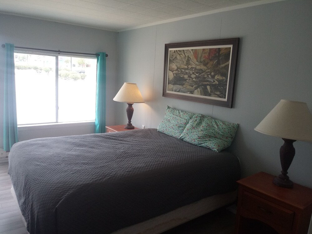 La Fun Motel - photo 12