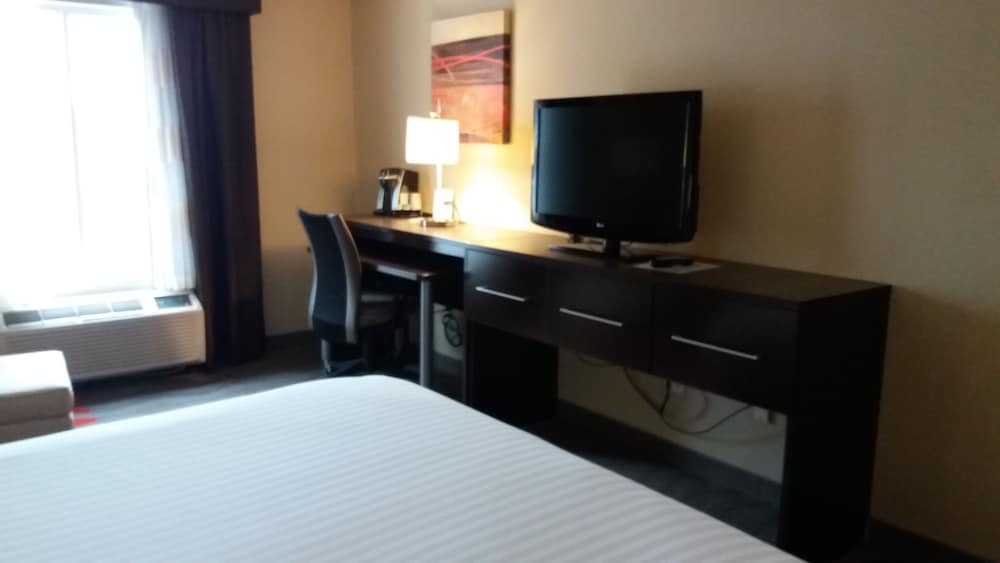 Holiday Inn Express Hotel & Suites Waterford by IHG - photo 38