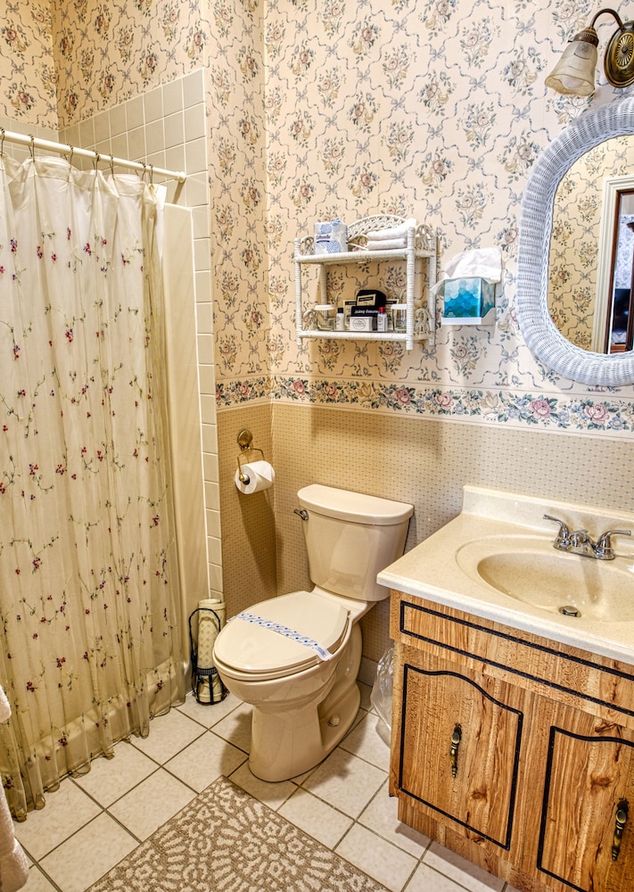 Rockwell Falls Inn and Wine Bar - photo 51