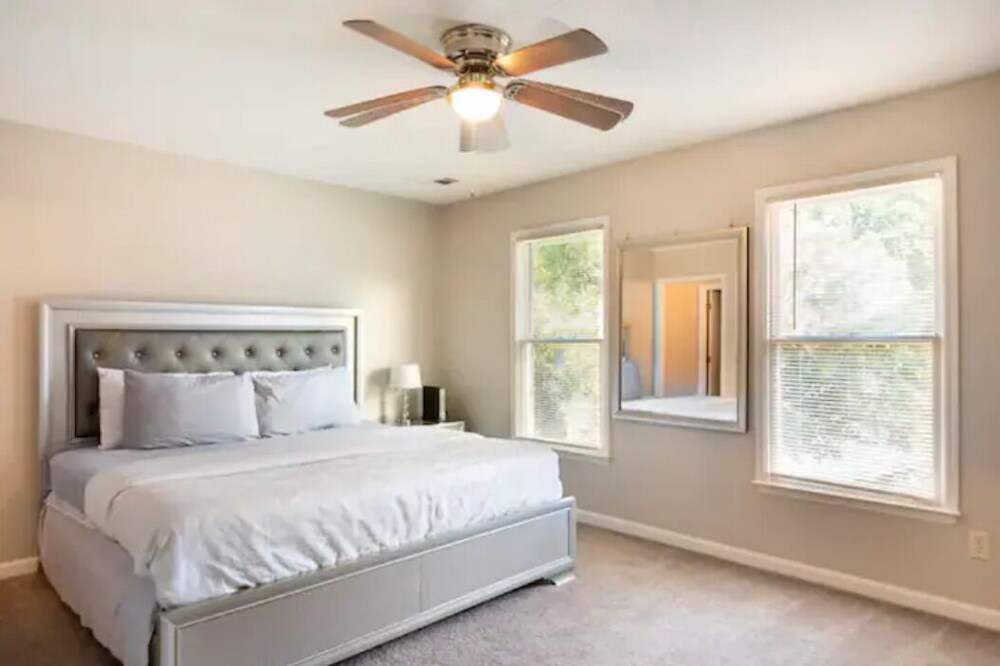 Gorgeous 2 Bed And 2 5 Bath Home 17656794 — Riverdale