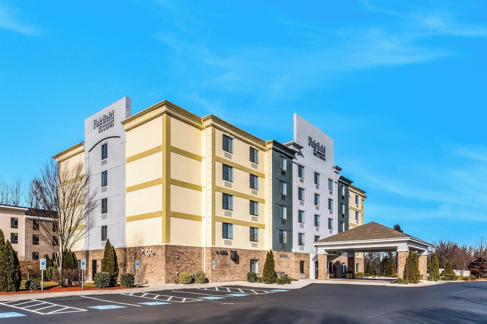 Fairfield Inn Suites By Marriott Greensboro Coliseum Area — Greensboro