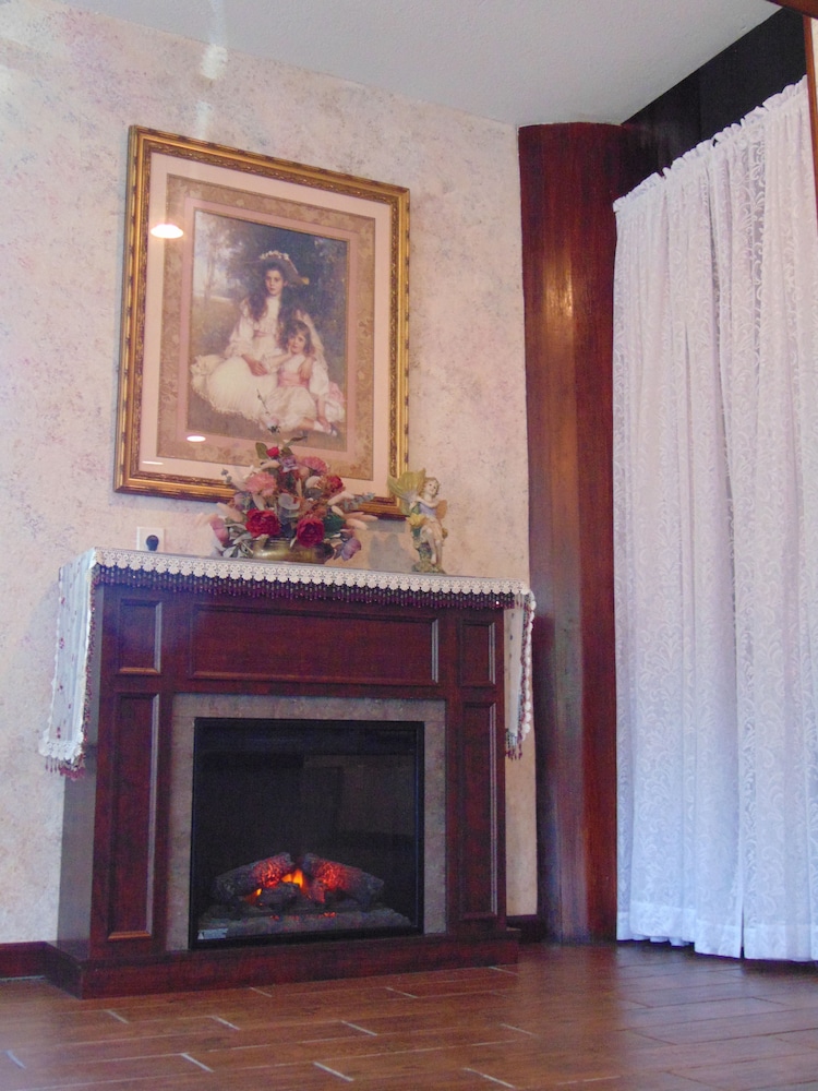 Candlelight Inn - photo 13
