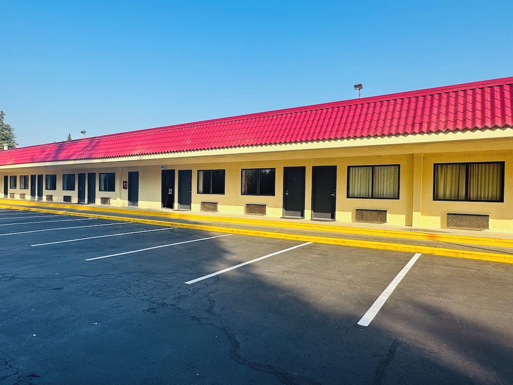 Timberland Inn & Suites - photo 23