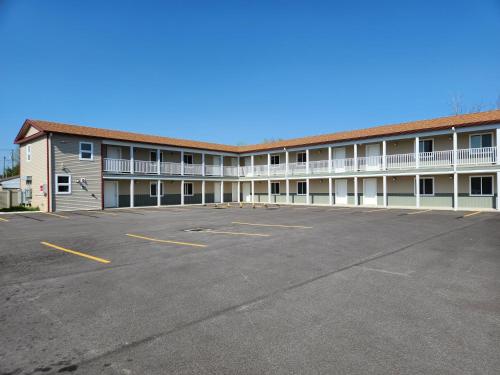 Stay Inn and Suites - photo 23
