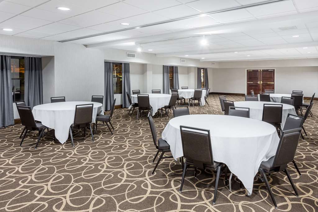 Wingate by Wyndham High Point Greensboro Airport South - photo 9