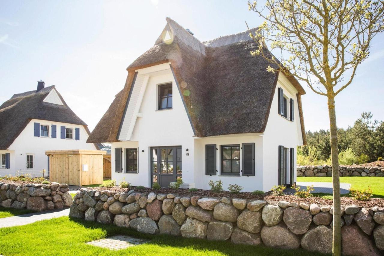 Reetdachhaus am Bodden mit Sauna — 4-Star Luxury Hotel in None, Germany