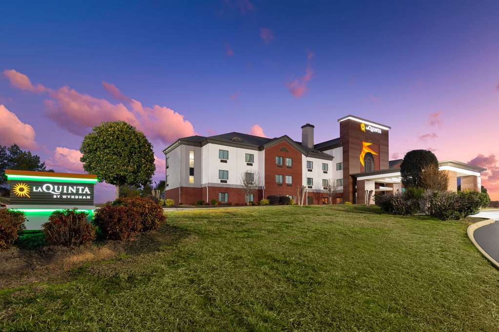 La Quinta Inn & Suites by Wyndham Loudon - photo 8