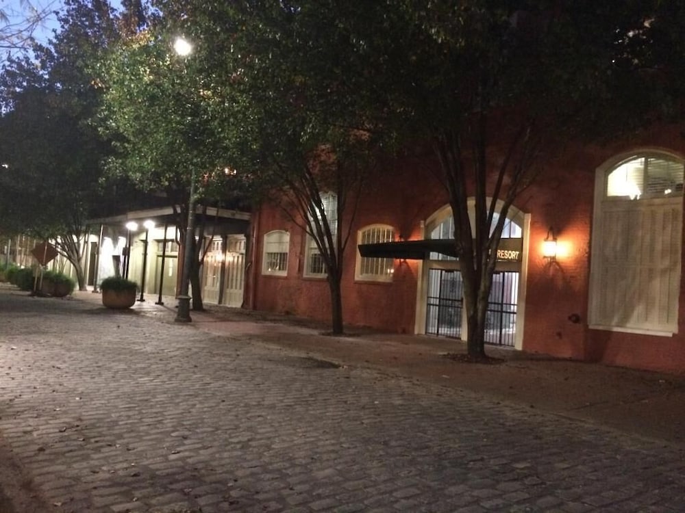 Plaza Suites Downtown New Orleans - photo 45
