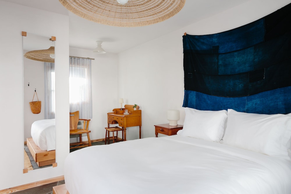 Daunt's Albatross Motel - photo 7