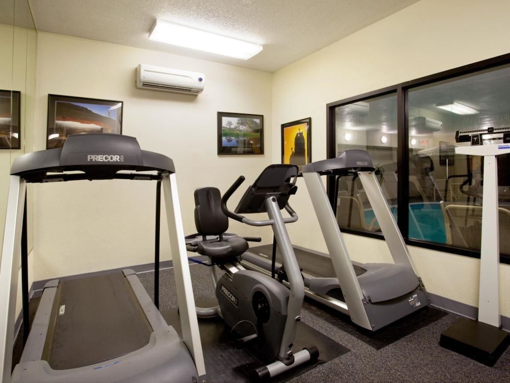 Baymont by Wyndham Merrillville - photo 32