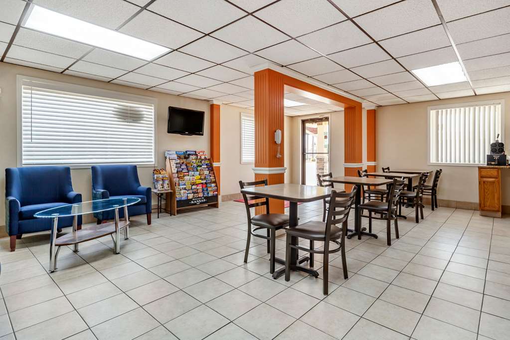 Econo Lodge Hays I 70 - photo 25