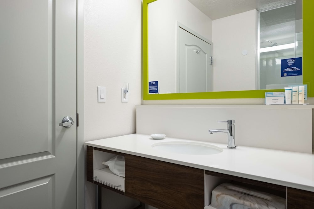 Hampton Inn Richfield - photo 14