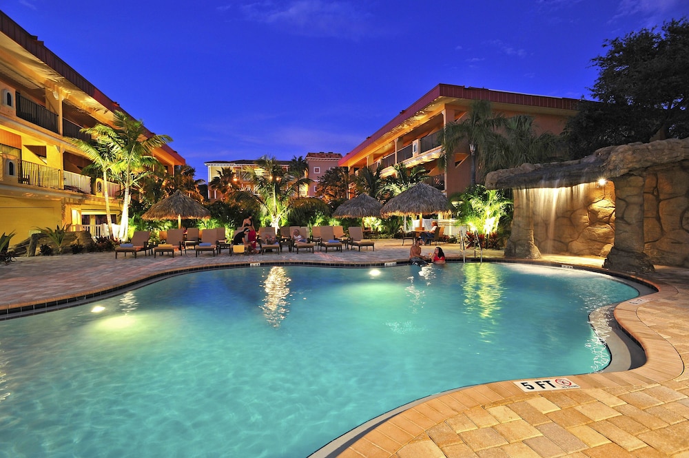 Coconut Cove All Suite Hotel - photo 3