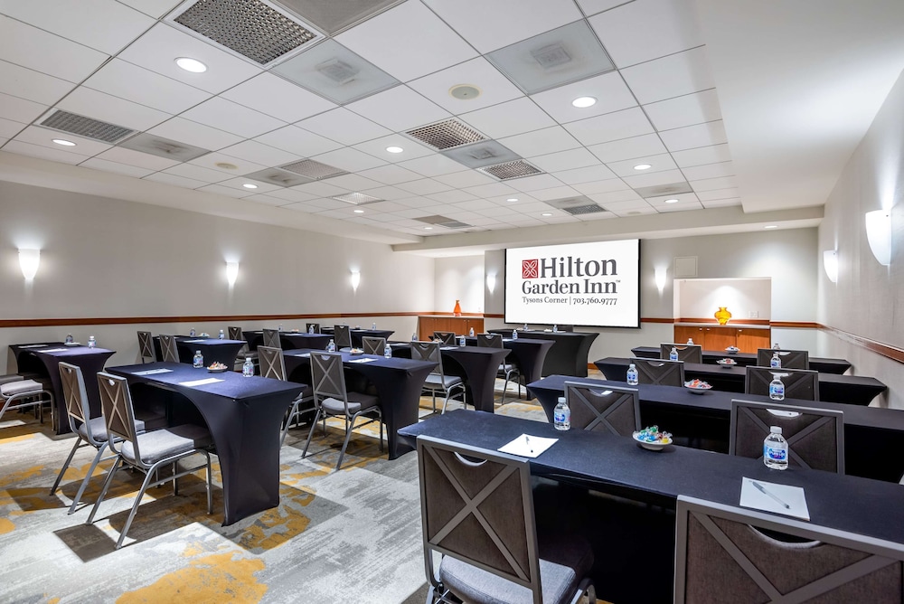 Hilton Garden Inn Tysons Corner - photo 27