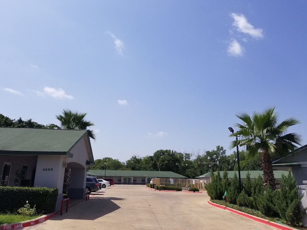 Haltom Inn — Haltom City