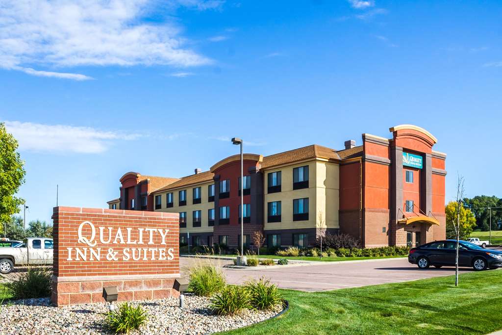 Quality Inn & Suites Airport North - photo 2
