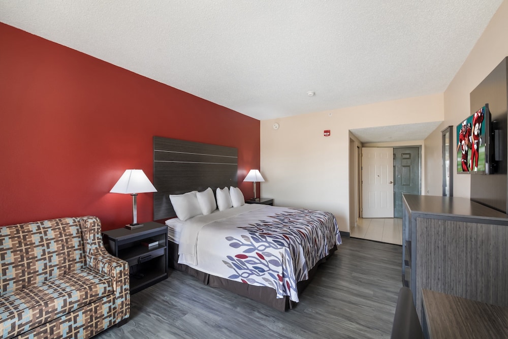 Red Roof Inn & Suites Austin East Manor - photo 12