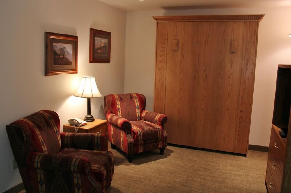 Homestead Inn and Suites - photo 4