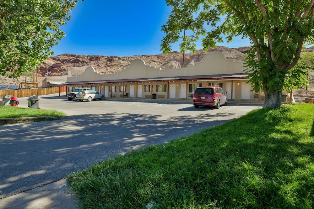 Adventure Inn & Motel - photo 33