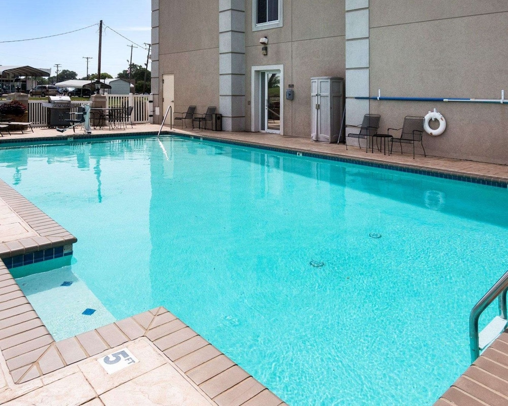 Comfort Inn Bossier City Casino Area near Shreveport Downtown - photo 27