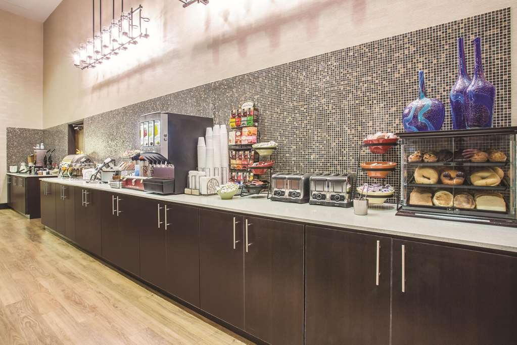 La Quinta Inn & Suites by Wyndham Ely - photo 34
