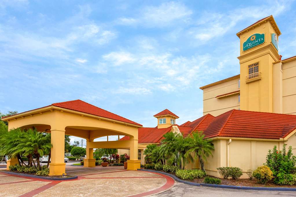 La Quinta Inn & Suites by Wyndham Lakeland West - photo 2