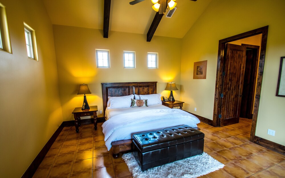 The Vineyard at Florence - photo 3