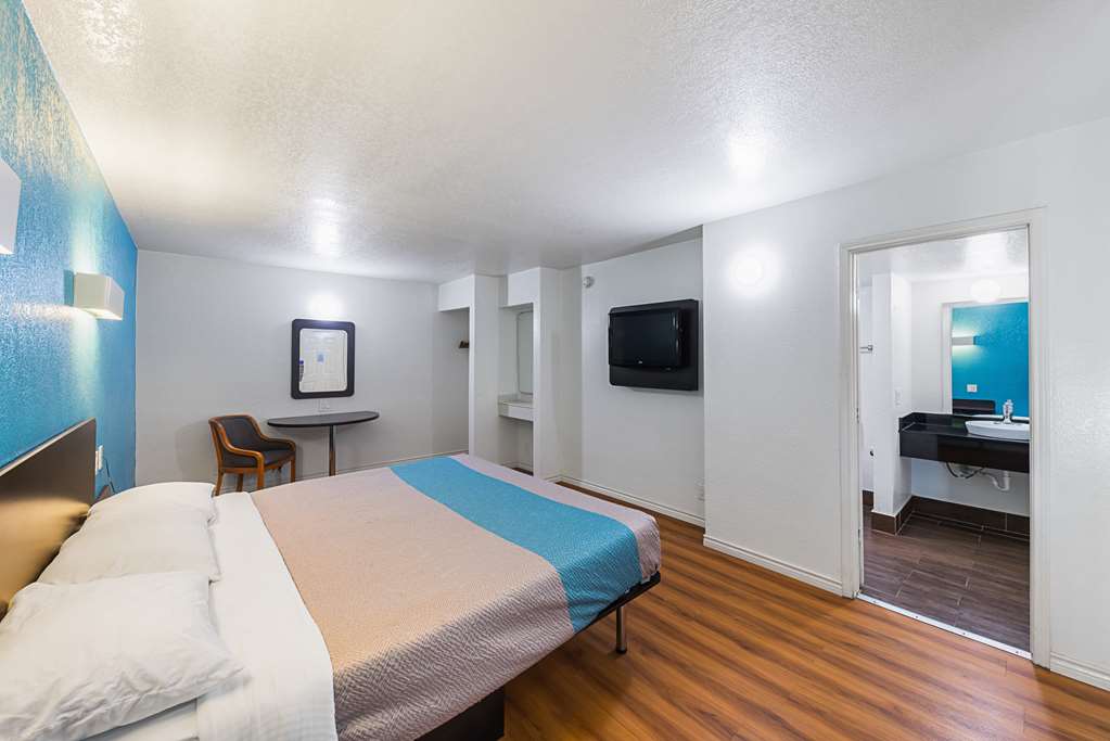 Motel 6 Grand Prairie TX Interstate 30 - photo 18