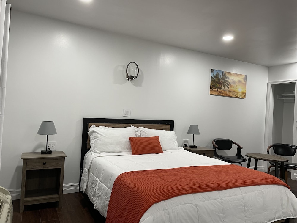Gatehouse Motel - photo 43