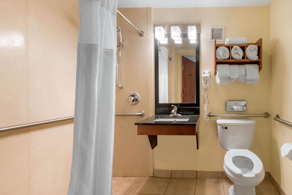 University Hotel & Suites Shippensburg Trademark by Wyndham - photo 29