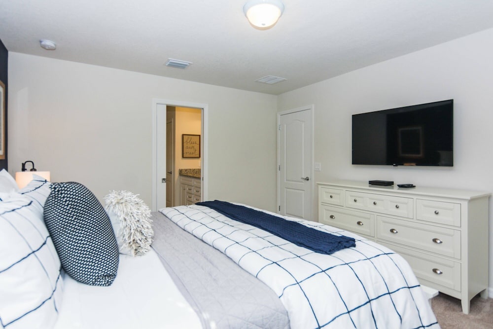 Fabulous Single Home w Pool at Solterra Resort - photo 10