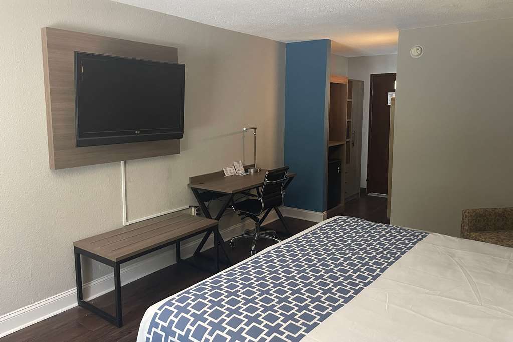Wingate by Wyndham Columbia Fort Jackson - photo 17