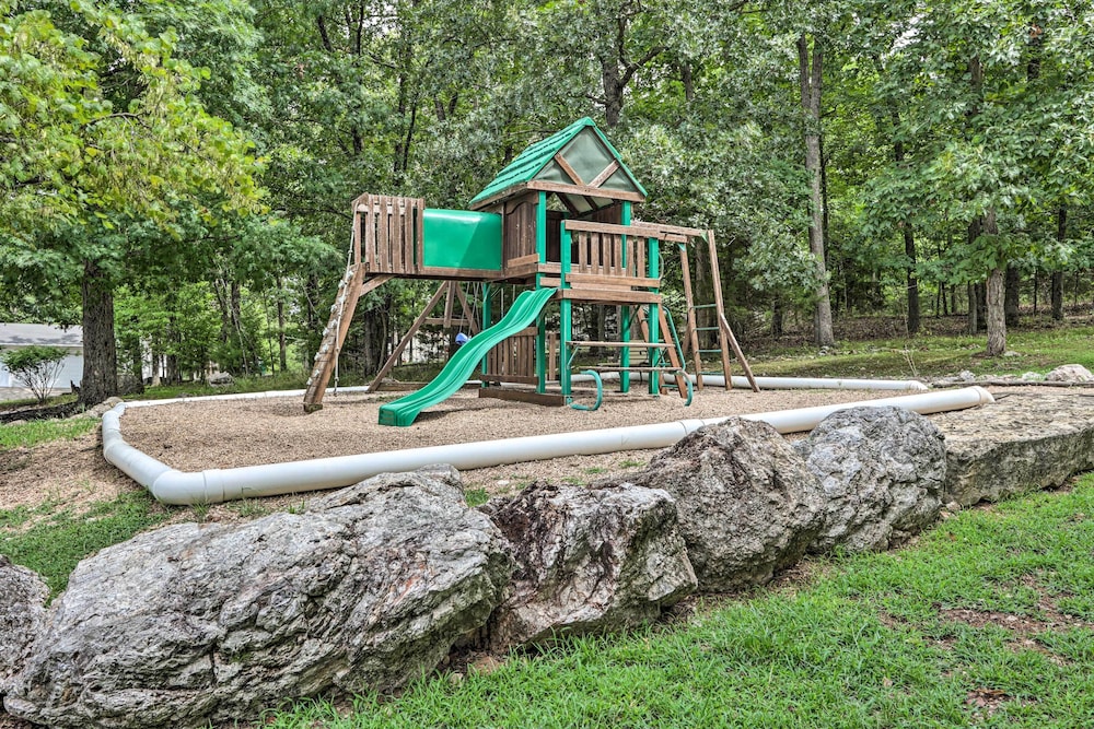 Scenic Convenient Lake of the Ozarks Resort Condo - photo 15