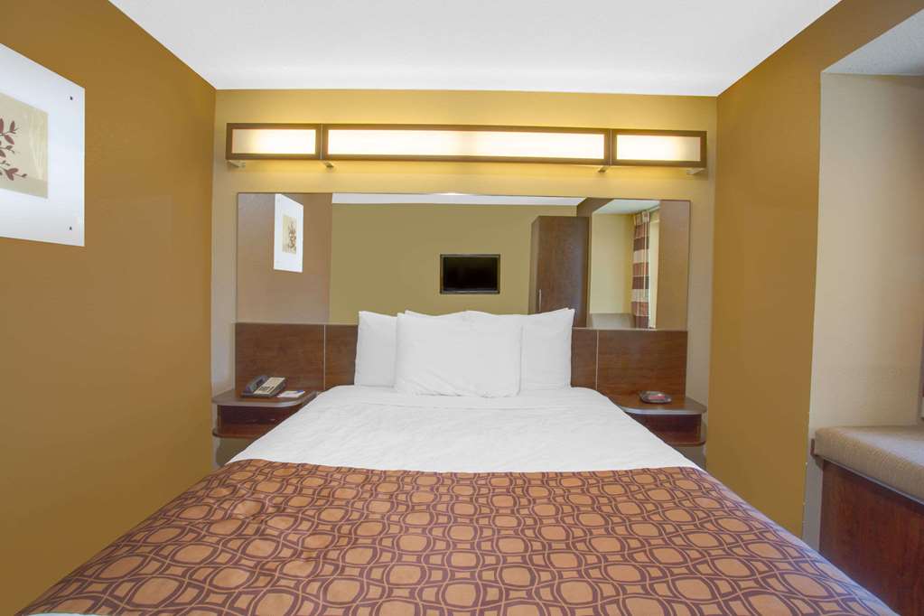 Microtel Inn & Suites by Wyndham Harrisonburg - photo 6