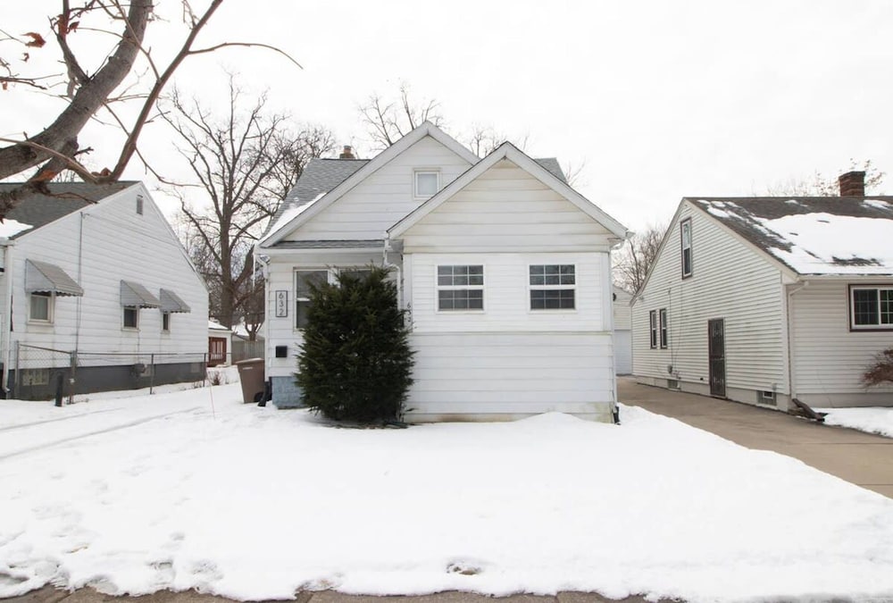 Automaniac Spot in the Heart of Pontiac 3 Beds 2 Baths - photo 31