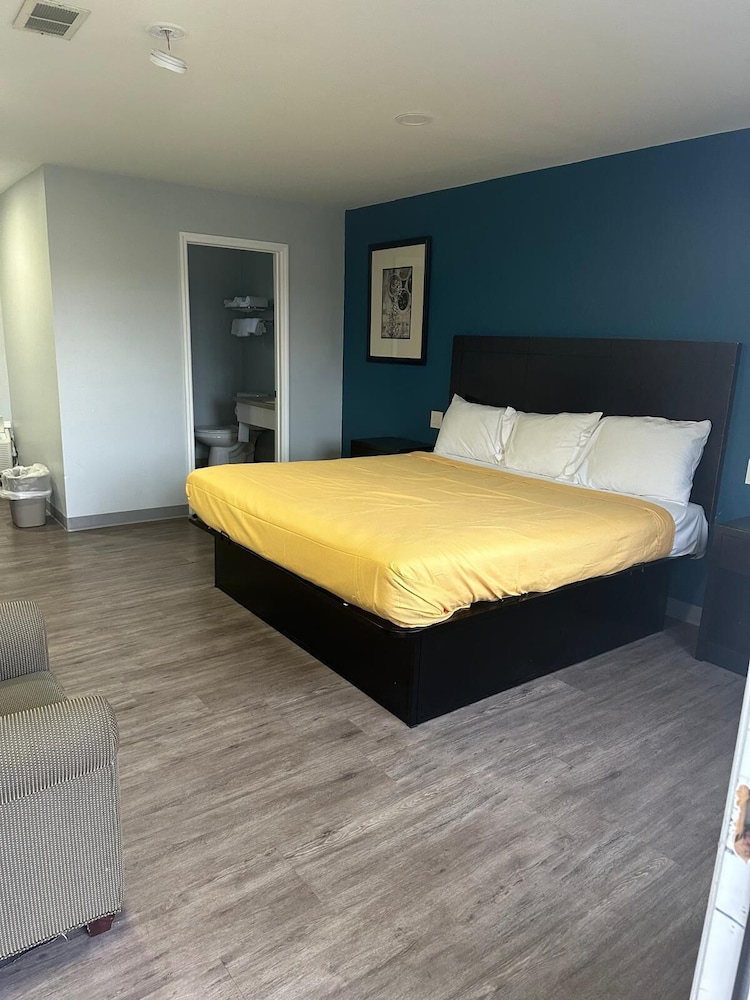 Americas Best Value Inn Albany East Greenbush - photo 10