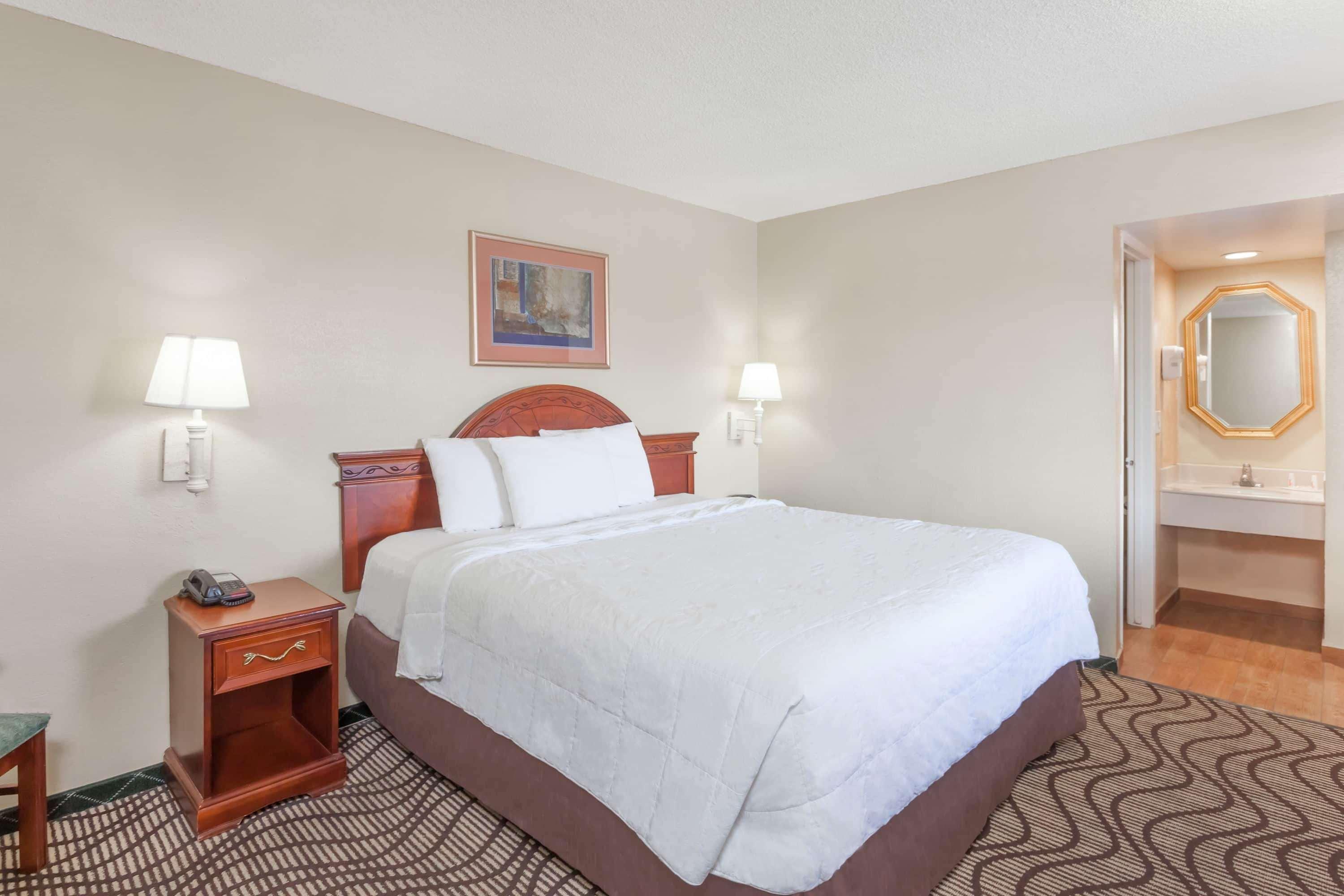 Travelodge by Wyndham Victorville - photo 4