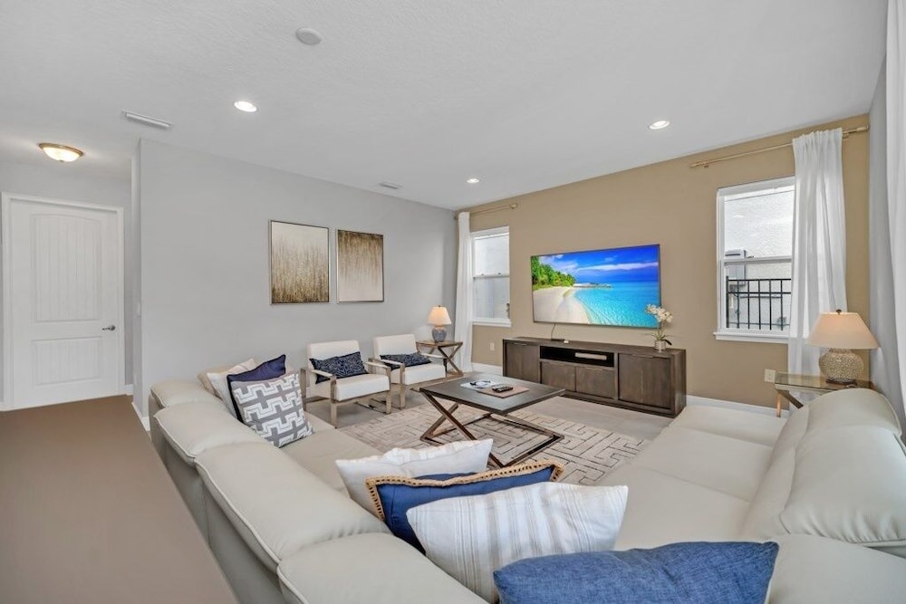 Brand New Encore Resort 5 Bed Resort Home 5 Bedroom Villa - photo 20