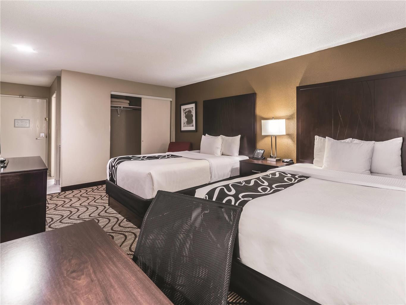 La Quinta Inn & Suites by Wyndham Collinsville St. Louis - photo 16