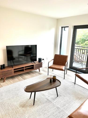 Modern Luxury Apartment In Quincy 20770955 — Quincy