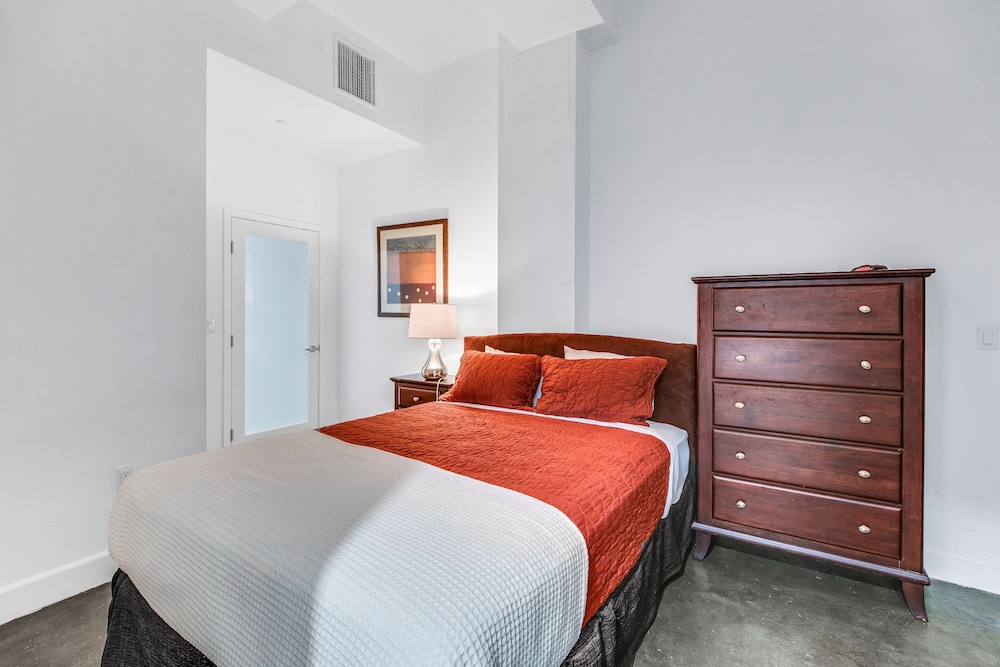 One Lux Stay HWH Downtown Los Angeles - photo 3