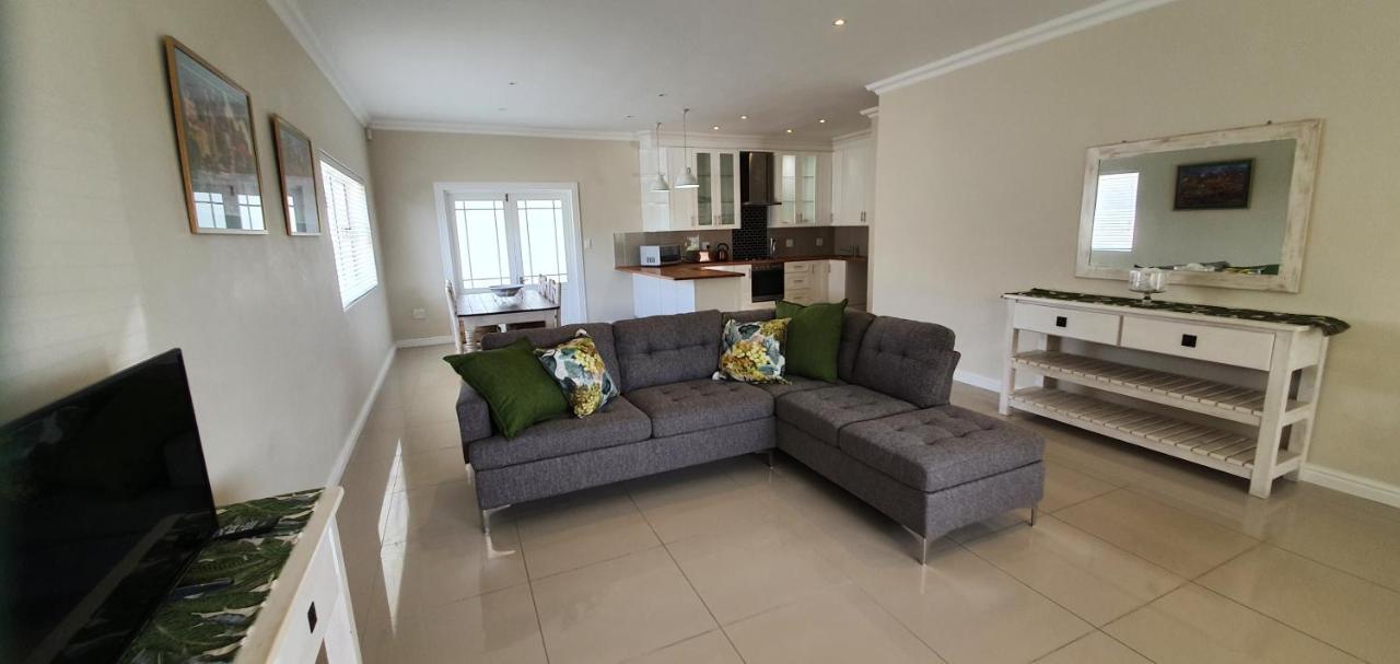 147 Abalone Inn in Hermanus, South Africa