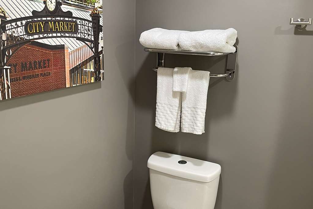 La Quinta Inn & Suites by Wyndham Indianapolis Downtown - photo 9