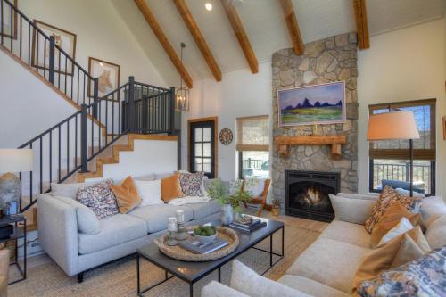 Bha Luxury A Frame — Creede — photo 2